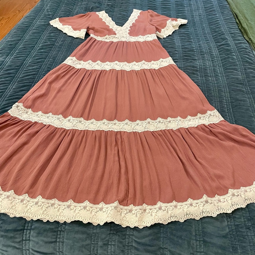 WISHLIST Boho Dress, size M, Dusty Rose with cream lace